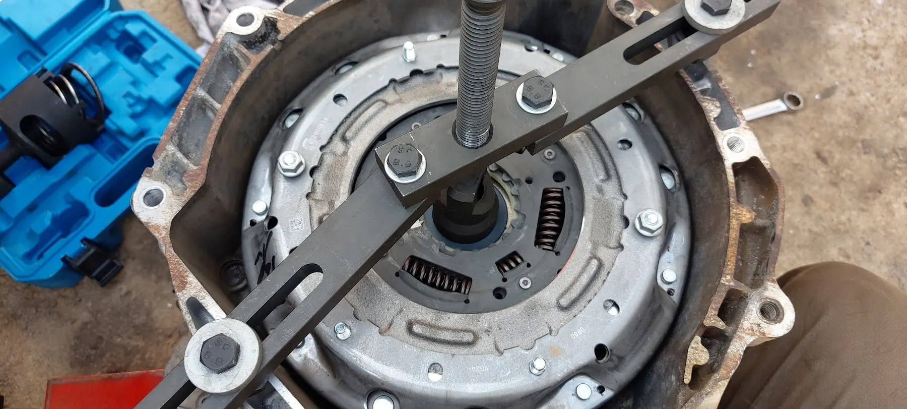 Dual-clutch assembly being removed from a gearbox with a special puller tool